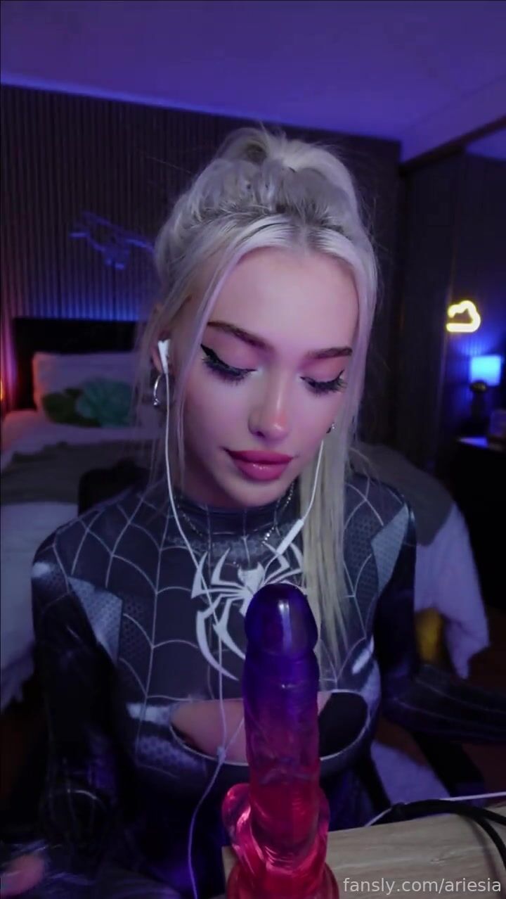 Rubia Reino Unido Gamer Slut Ari Grey Spiderman Traje JOI