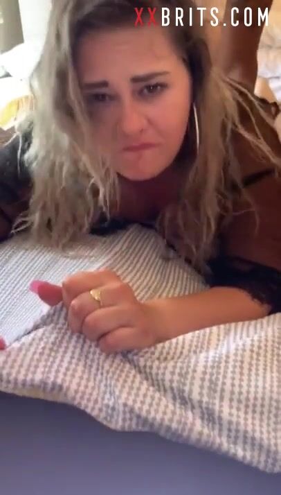 Rubia adolescente británica Tinder es rechazada por una polla negra