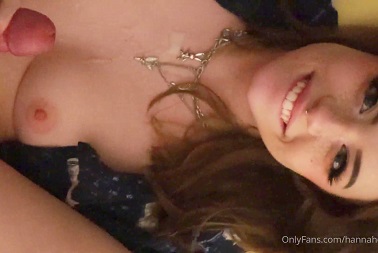 Se filtró el video de Hannahowo desnuda sobre sus pechos