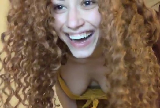 Veveritza25 Twitch Streamer Video de sacudida del botín