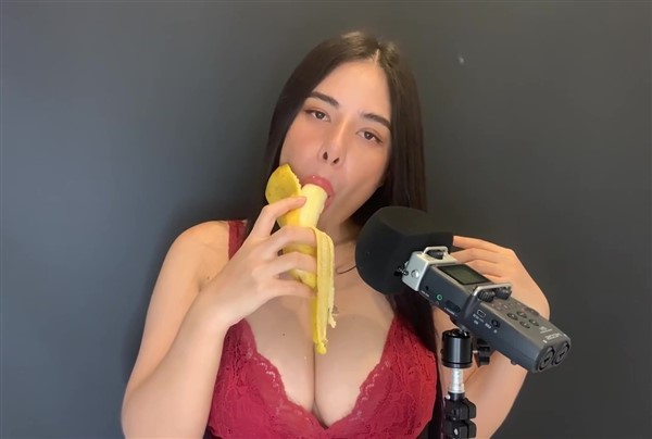 Video ASMR Wan Chupando Plátano Descargado
