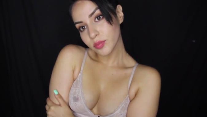 Vídeo de Atreon con aceite de masaje ASMR de Stephanie7Whispers