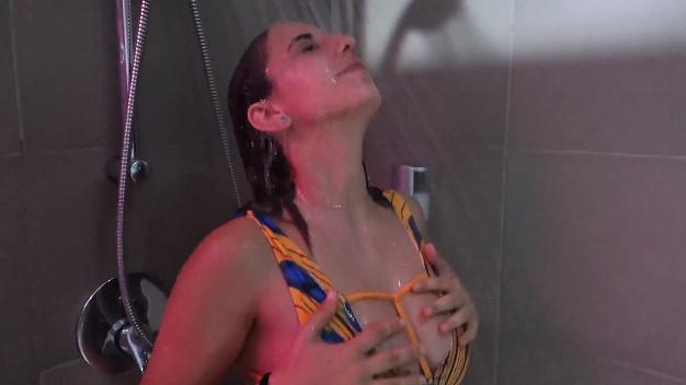 Video de Patreon de la ducha sexual de Christina Khalil