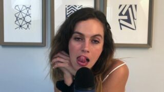 Video de besos ASMR de Miss Bell descargado