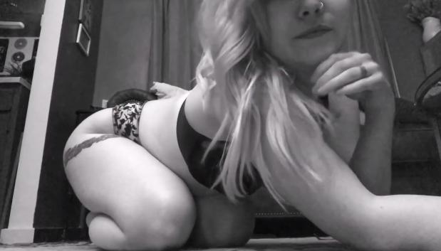 Vídeo de dominación femenina de Ellebelle ASMR NSFW