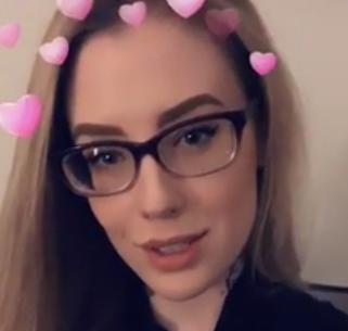 Video de fans de selfies desnudas de Karuna Satori