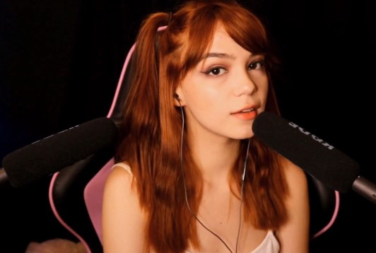 Vídeo de sonidos bucales y piruletas de Maimy ASMR