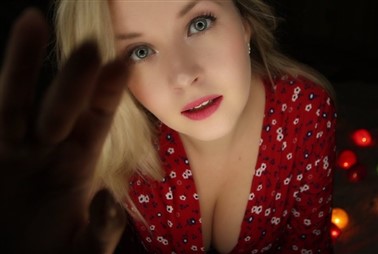 Vídeo especial de besos con lentes ASMR de Valeriya