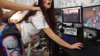 Vídeo porno con creampie de Miss Banana Gamer Girl D.Va