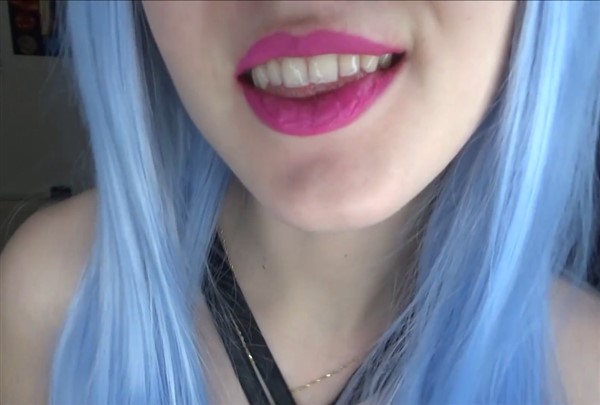 Video recto de cabello natural largo ondulado de guisantes y pasteles