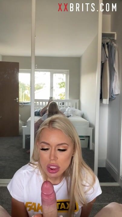 Virgen adolescente británica montando la polla de sus primos