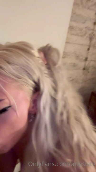 ¿Están la garganta gris enojada y la cara?